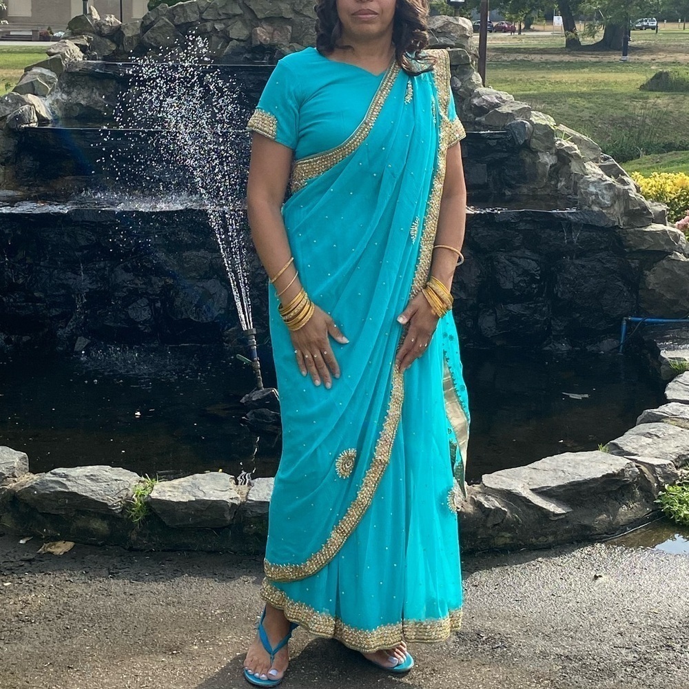 Elegant 2 Piece Sari & Accessories Outfit Turquoise Blue & Gold